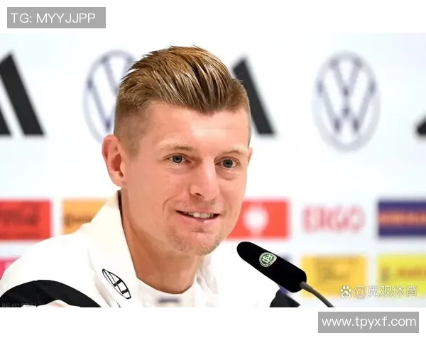 克罗斯：从中场指挥官到足球传奇的辉煌历程与成就解析