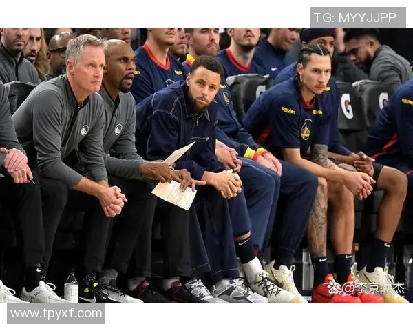 马刺与勇士激战11月12日谁能在这场对决中笑到最后