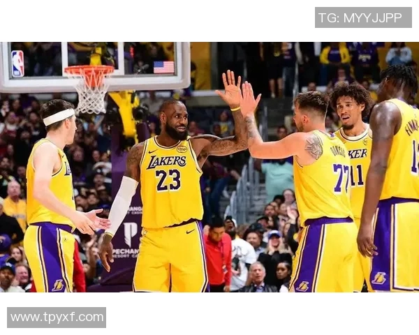 湖人队与惹火队激战正酣谁将夺得本赛季的胜利荣耀